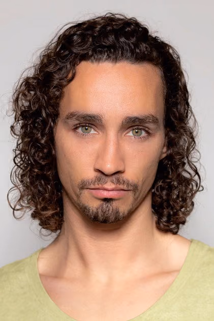Robert Sheehan
